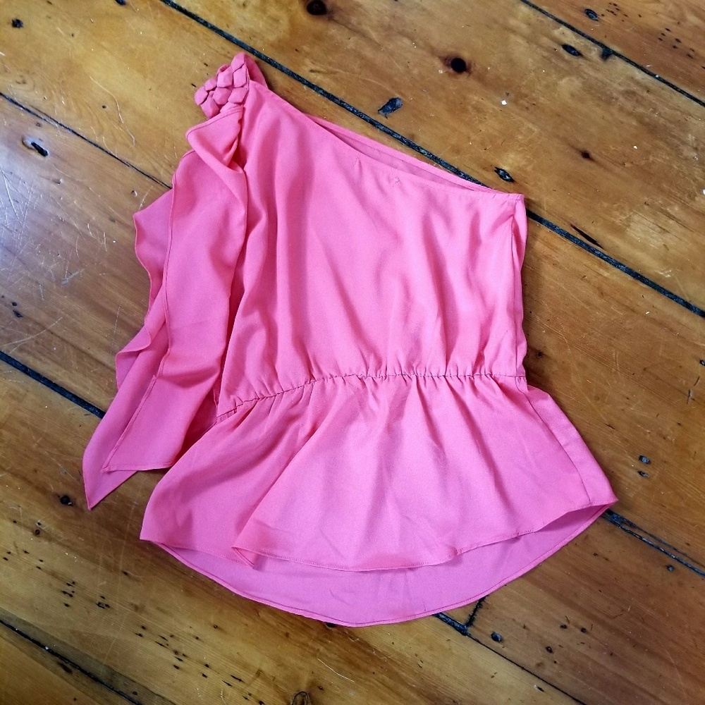 One-shoulder Ruffled Blouse - Picture 4 of 5
